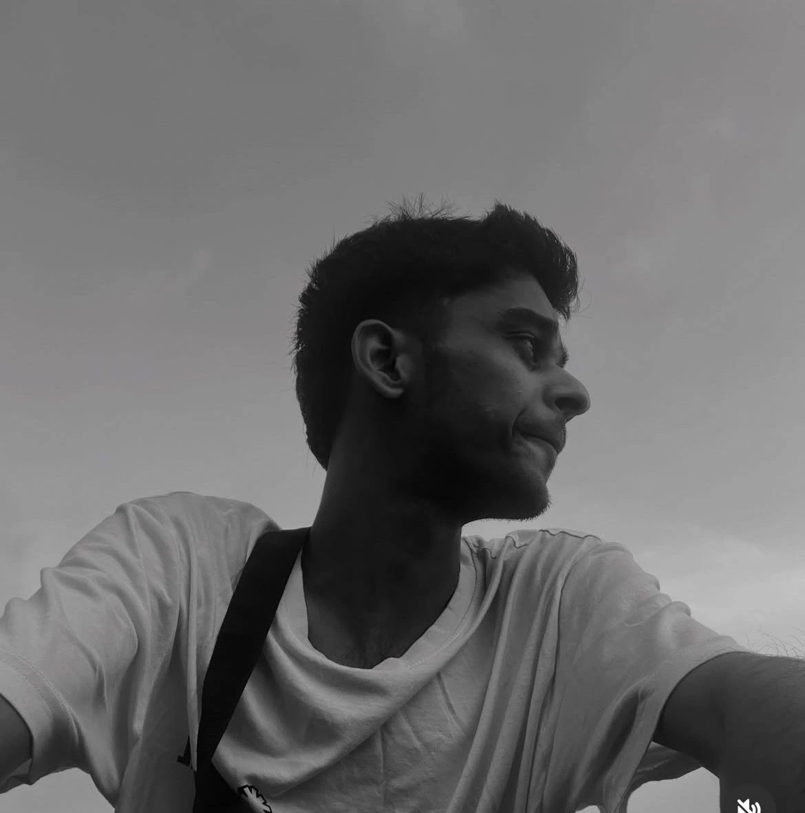 a man looking to right side best freelance digital marketing expert in malappuram